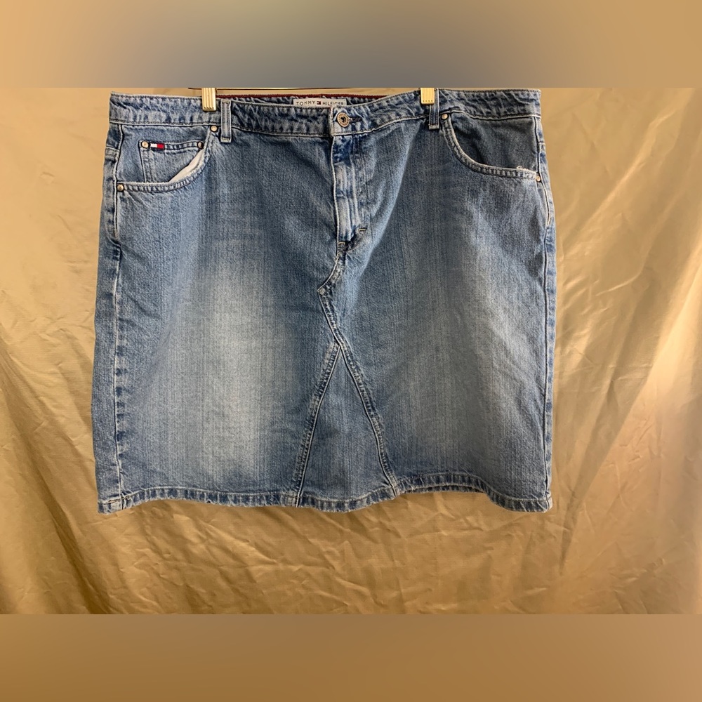 90s Tommy Hilfiger denim skirt excellent condition